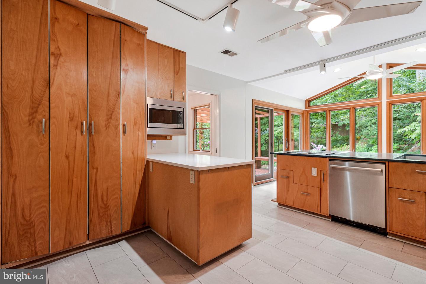 2213 Apple Tree Ln Property Photo 5
