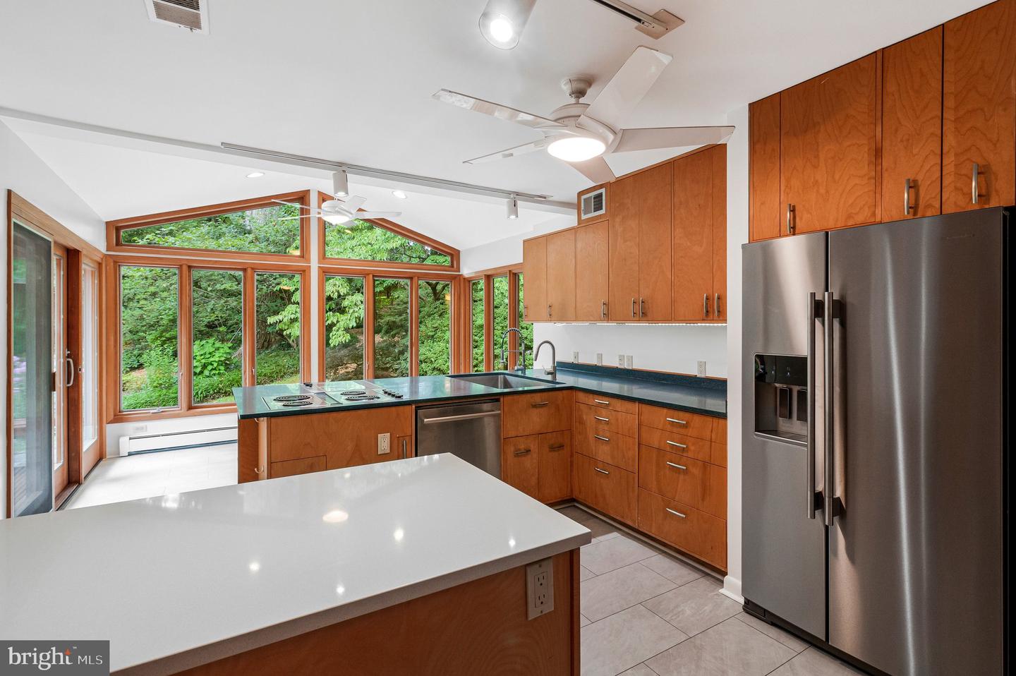 2213 Apple Tree Ln Property Photo 6