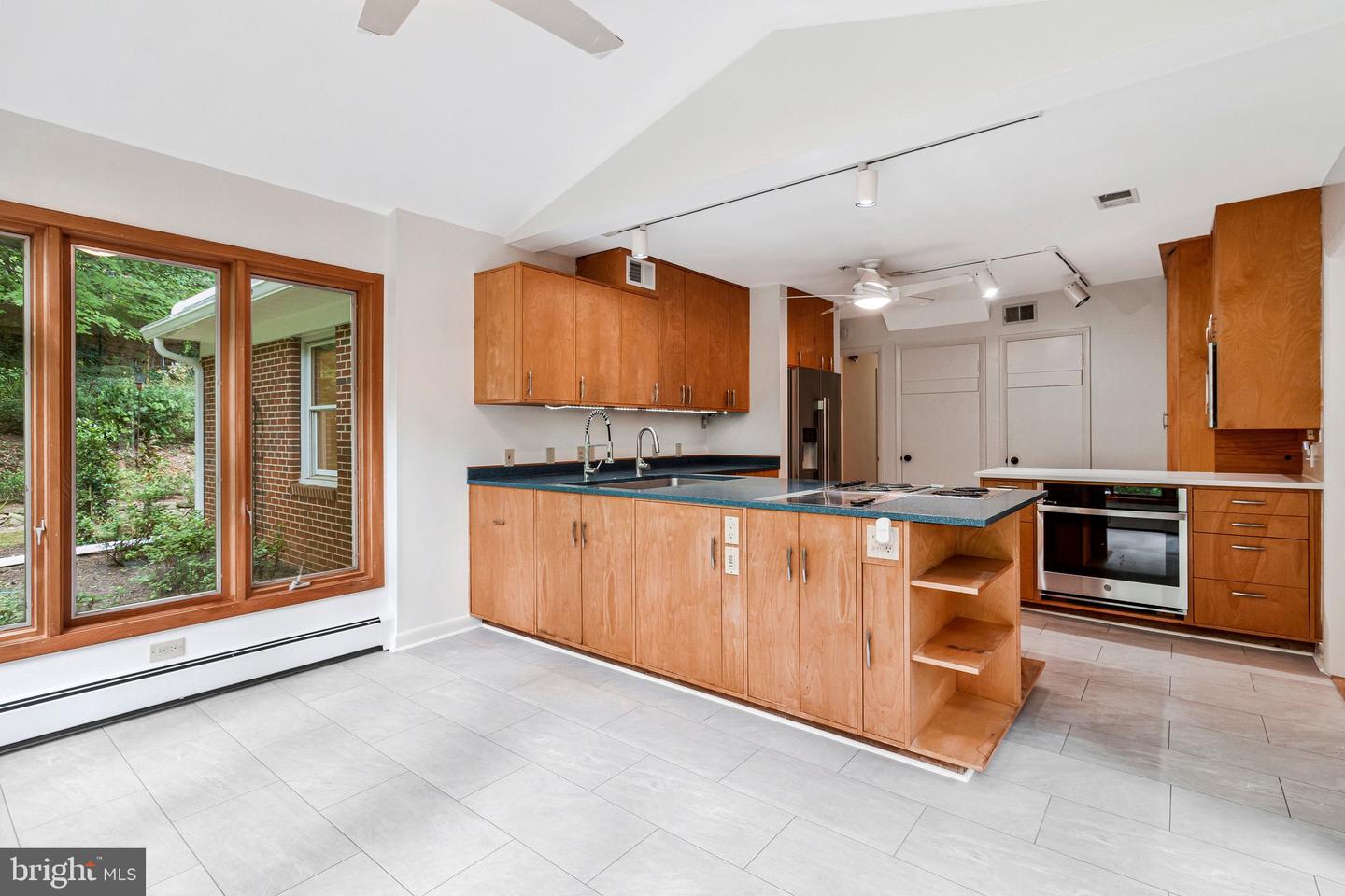 2213 Apple Tree Ln Property Photo 8