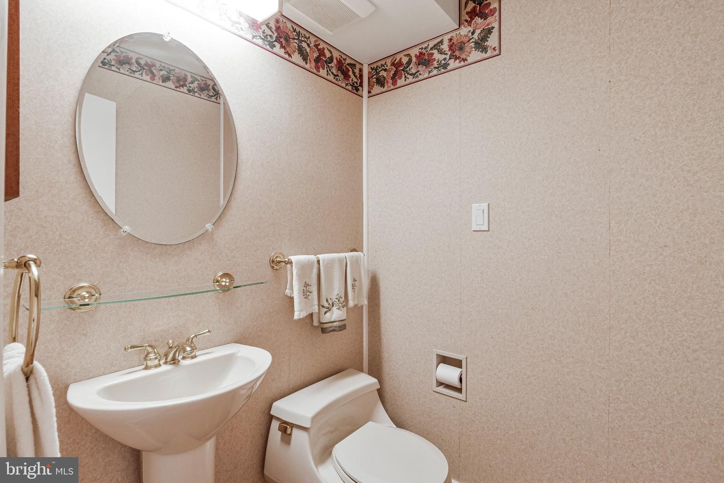 2213 Apple Tree Ln Property Photo 14