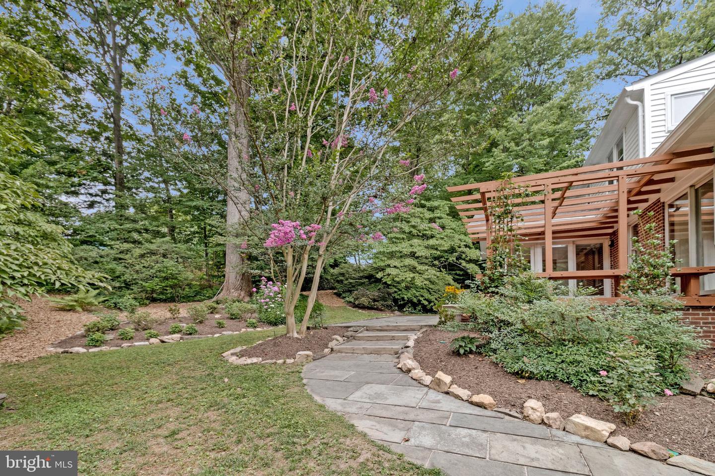 2213 Apple Tree Ln Property Photo 25