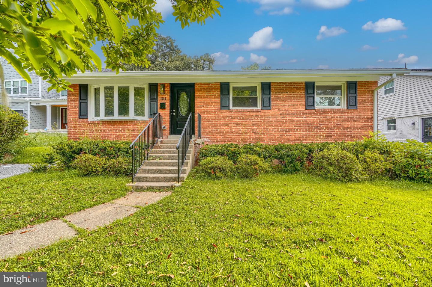 11305 MAPLEVIEW DR Property Photo 1