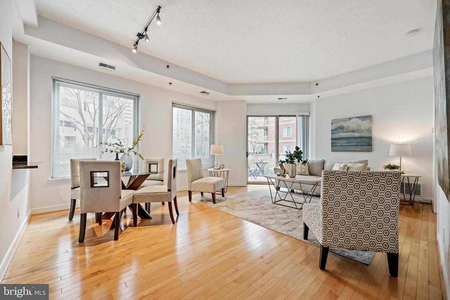 7500 Woodmont Ave #sl15 Property Photo 4