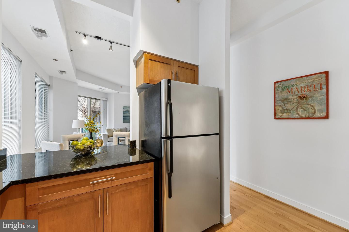 7500 Woodmont Ave #sl15 Property Photo 7