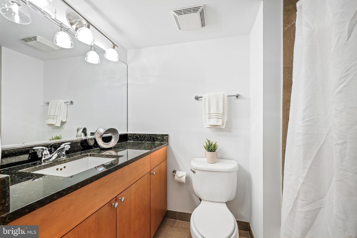 7500 Woodmont Ave #sl15 Property Photo 22