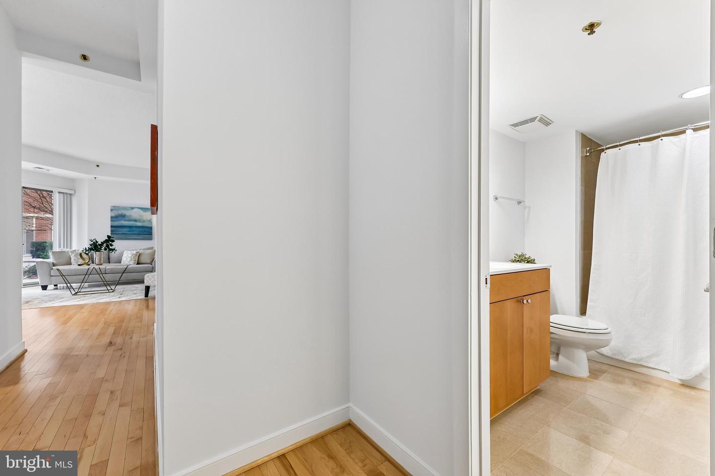 7500 Woodmont Ave #sl15 Property Photo 34