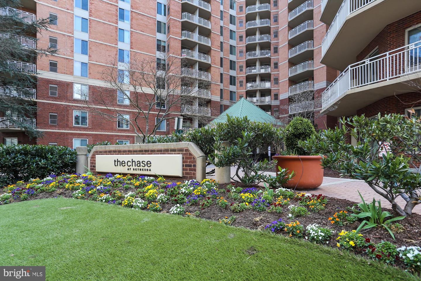 7500 Woodmont Ave #sl15 Property Photo 36