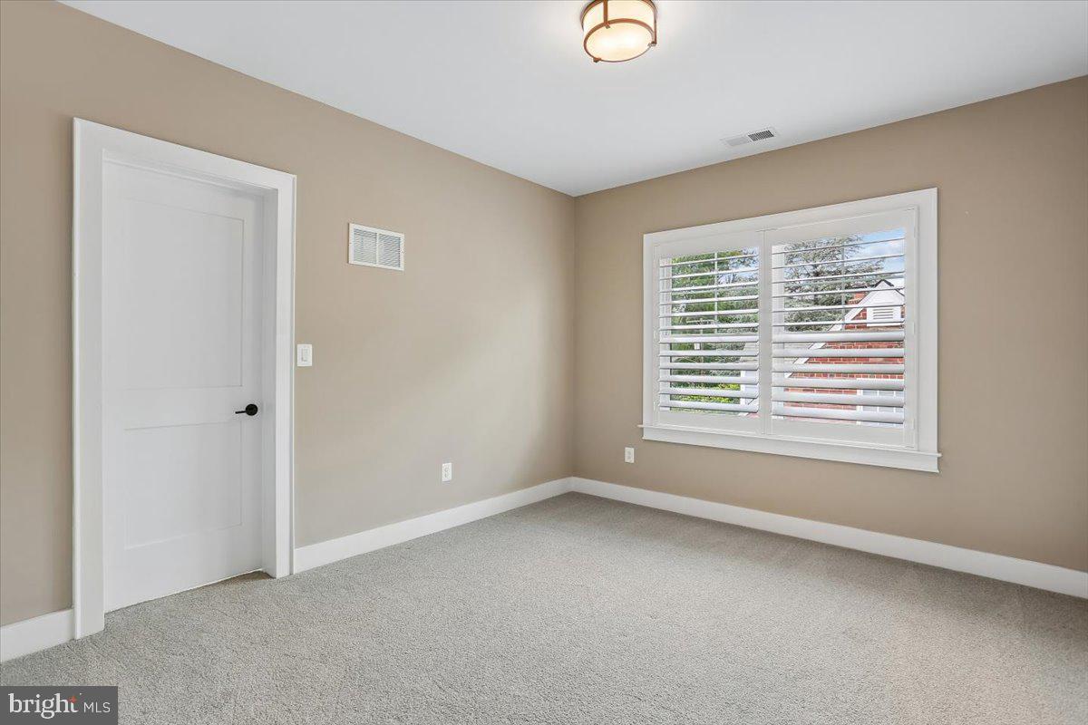 5401 Glenwood Rd Property Photo 29