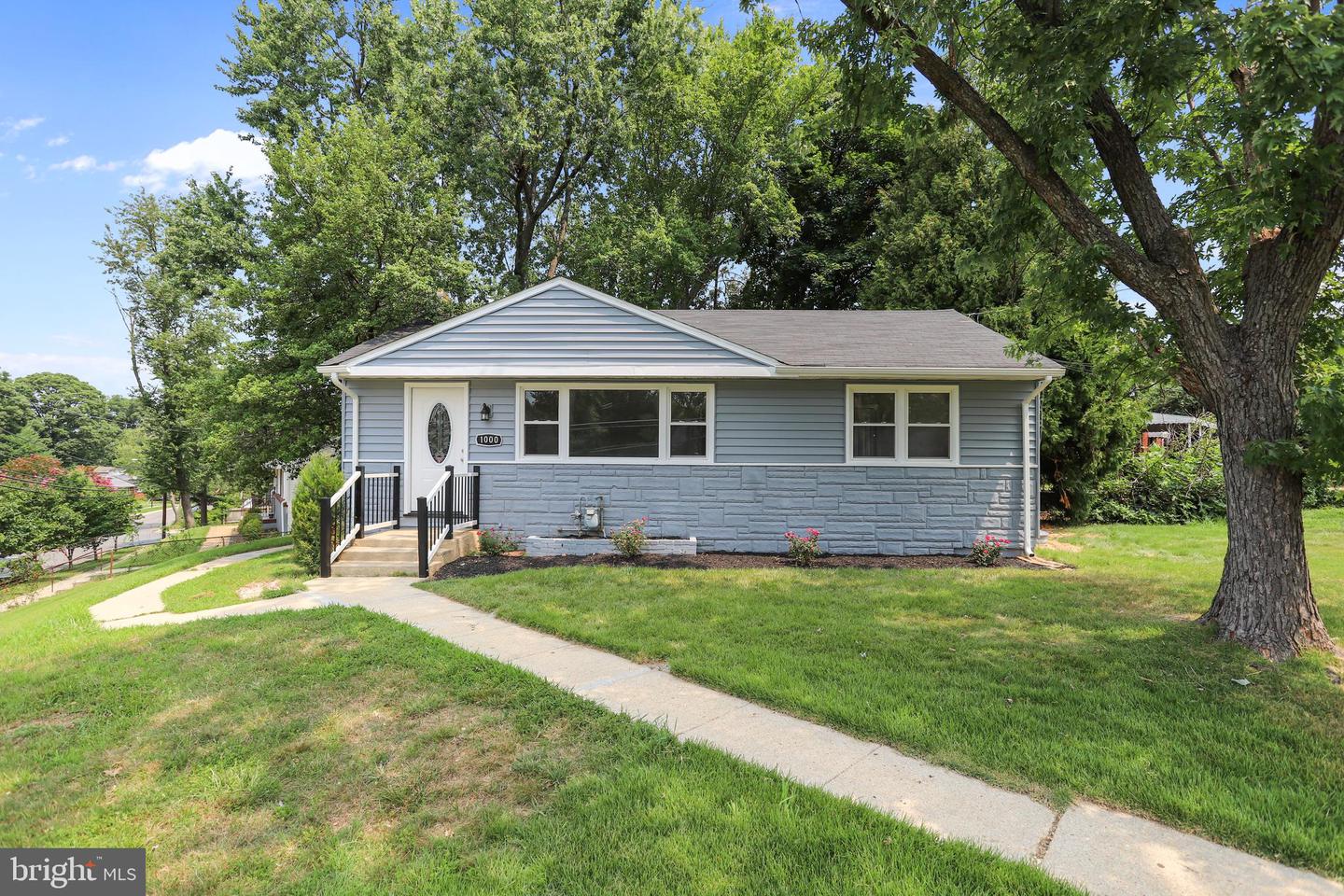 1000 Maple Ave Property Photo 2