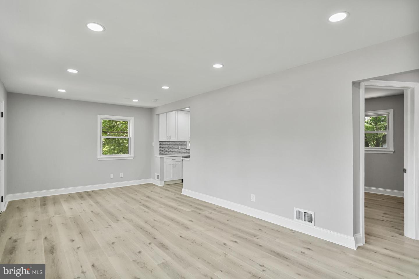 1000 Maple Ave Property Photo 16