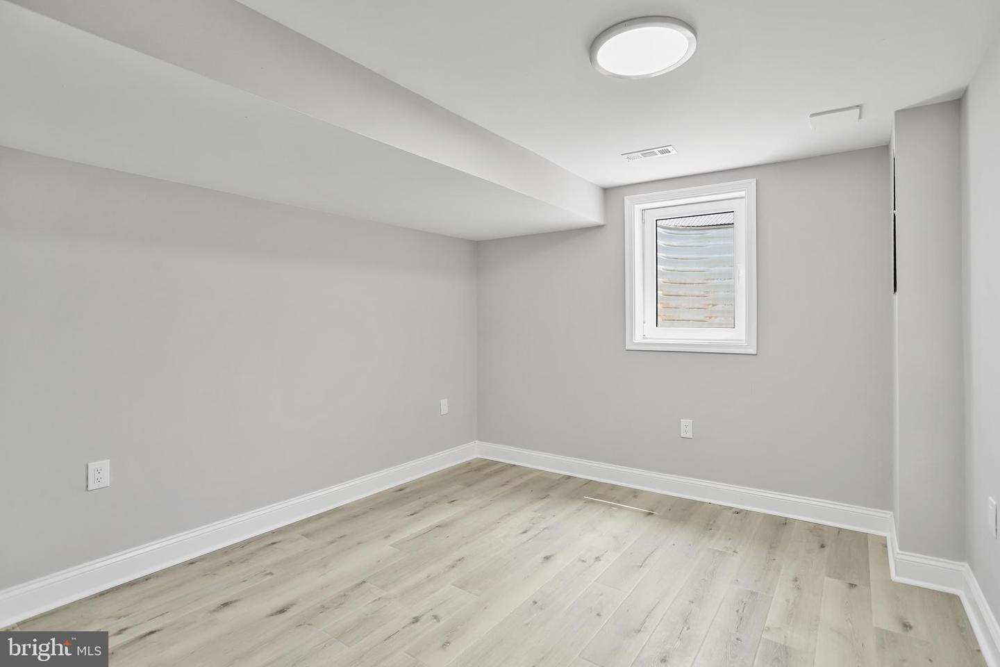 1000 Maple Ave Property Photo 37