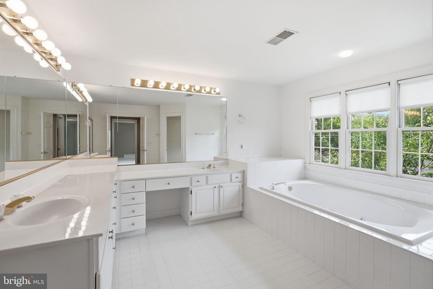 10417 Snow Point Dr Property Photo 24