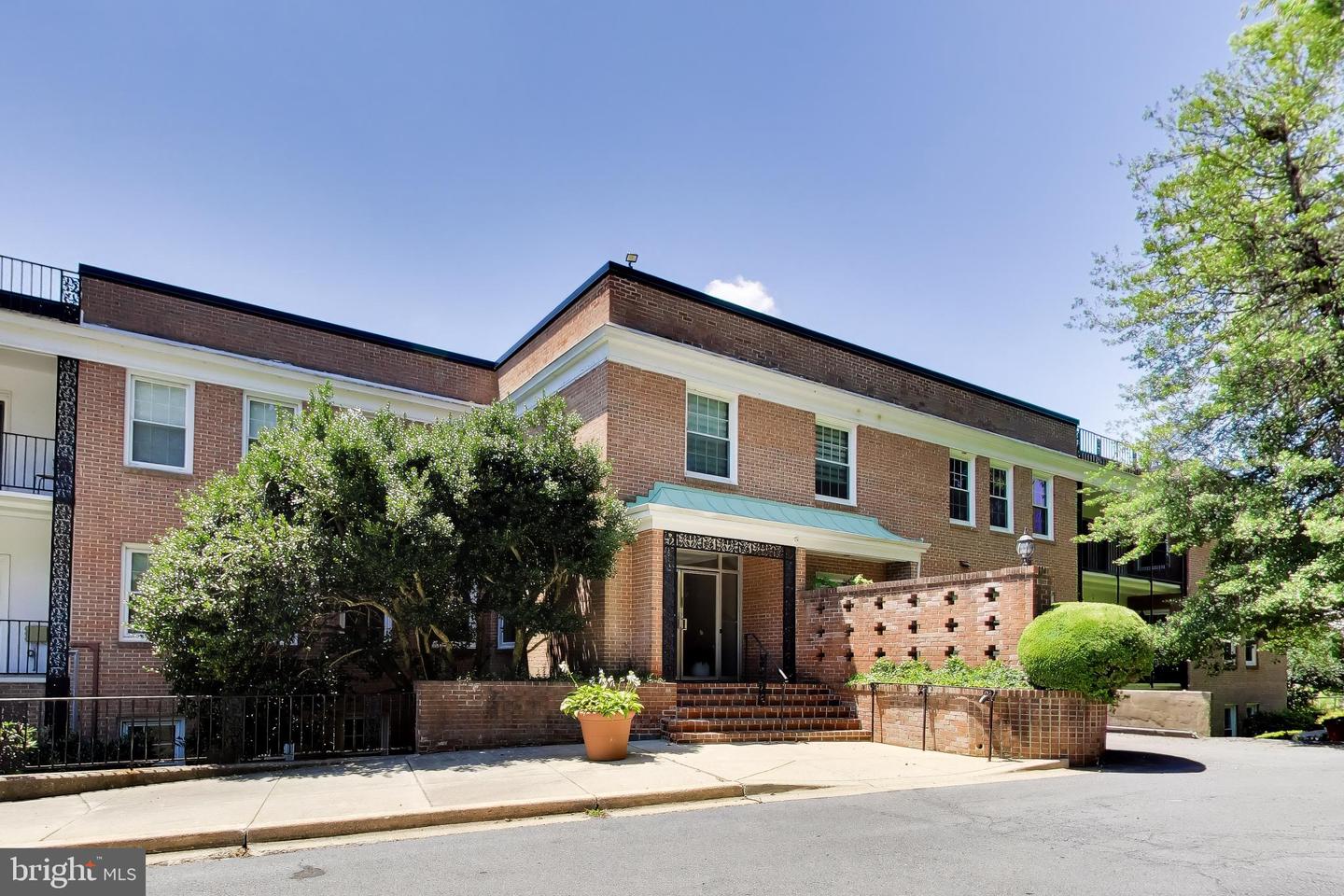 3535 CHEVY CHASE LAKE DR #108