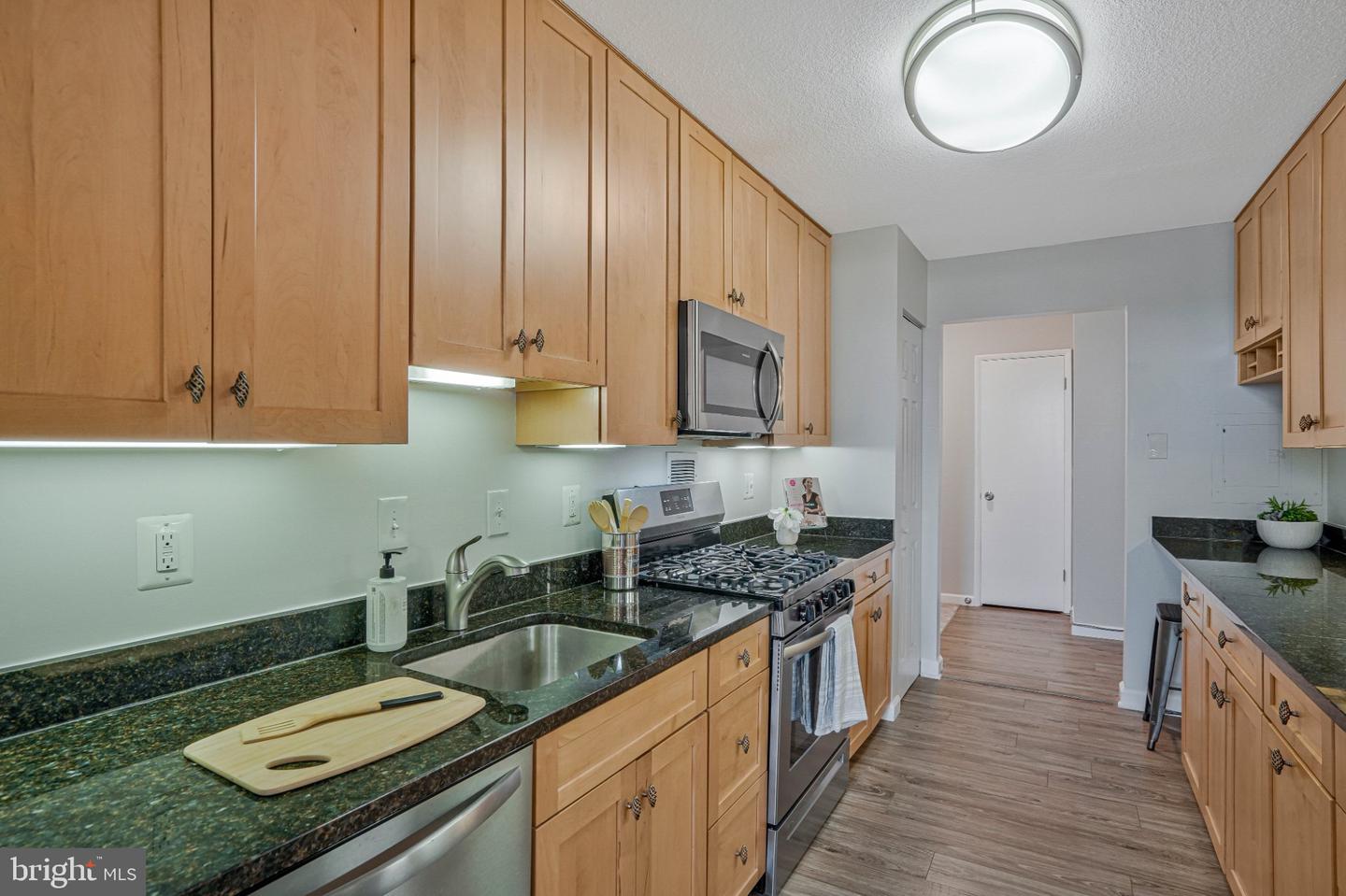 118 Monroe St #1005 Property Photo 5