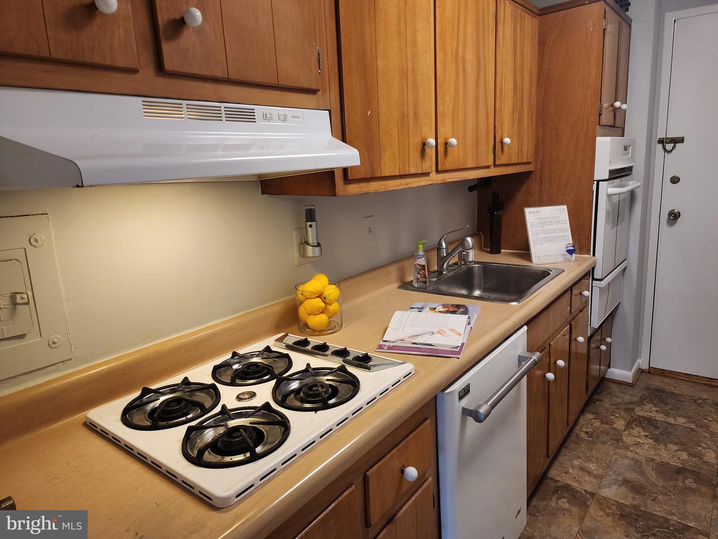 10401 Grosvenor Pl #314 Property Photo 4