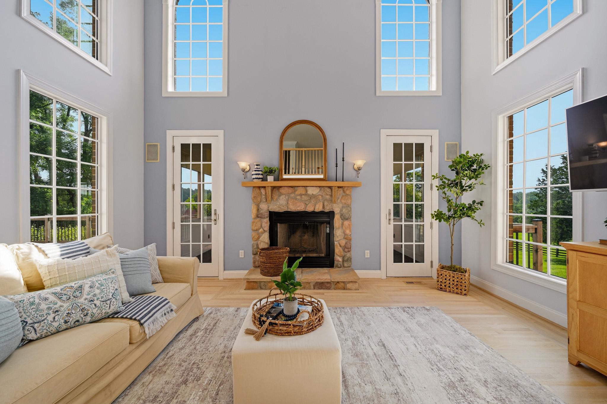 18905 Celebrity Ln Property Photo 8