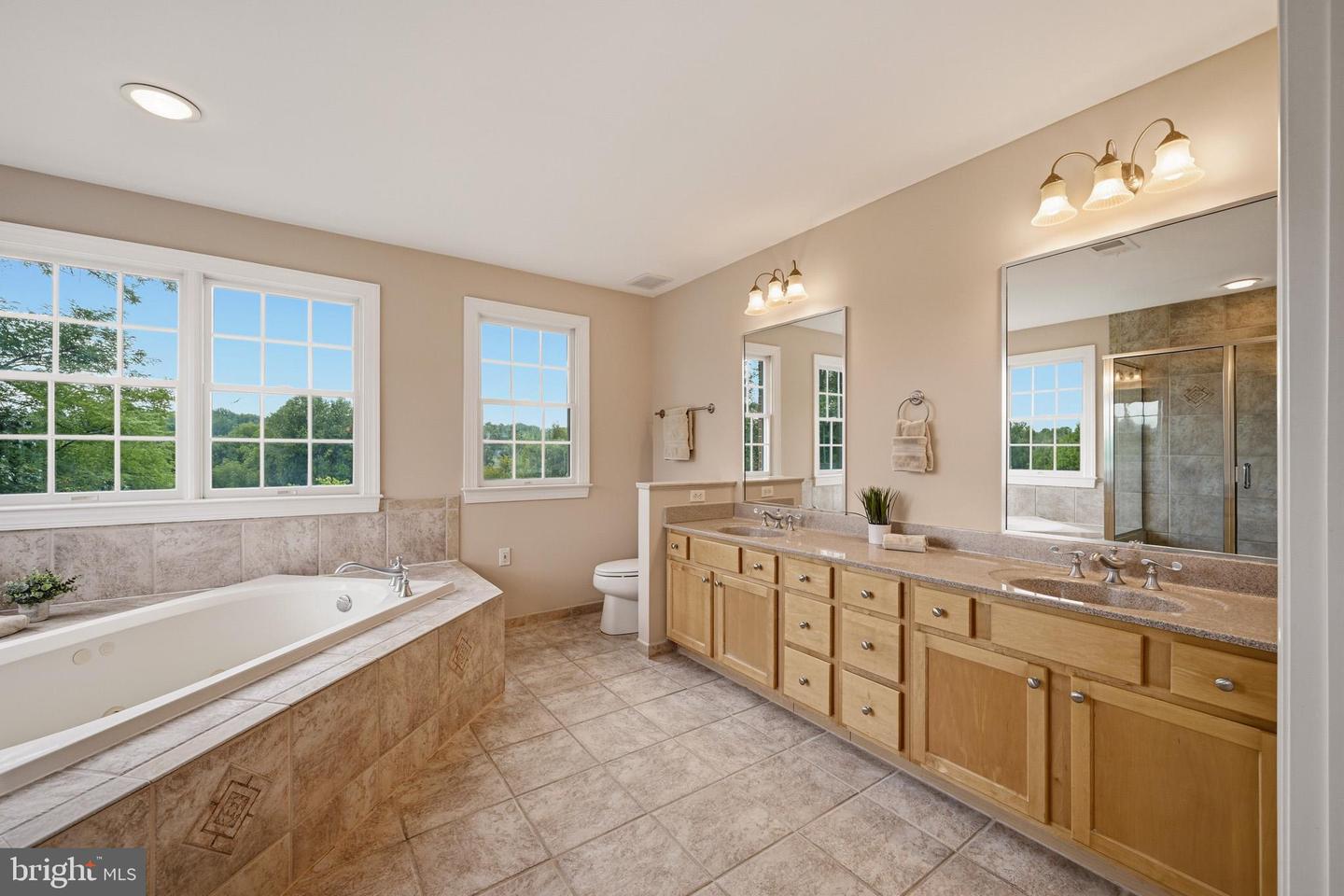 18905 Celebrity Ln Property Photo 32