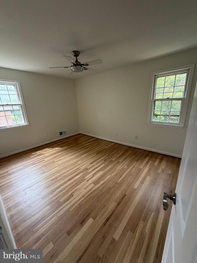 2429 Parallel Ln Property Photo 12