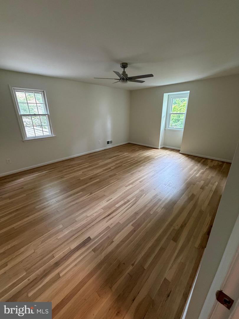 2429 Parallel Ln Property Photo 14