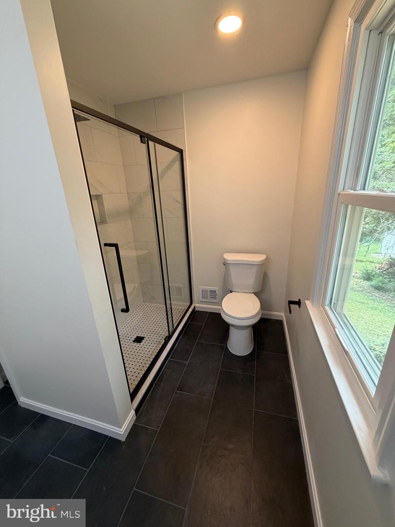 2429 Parallel Ln Property Photo 15
