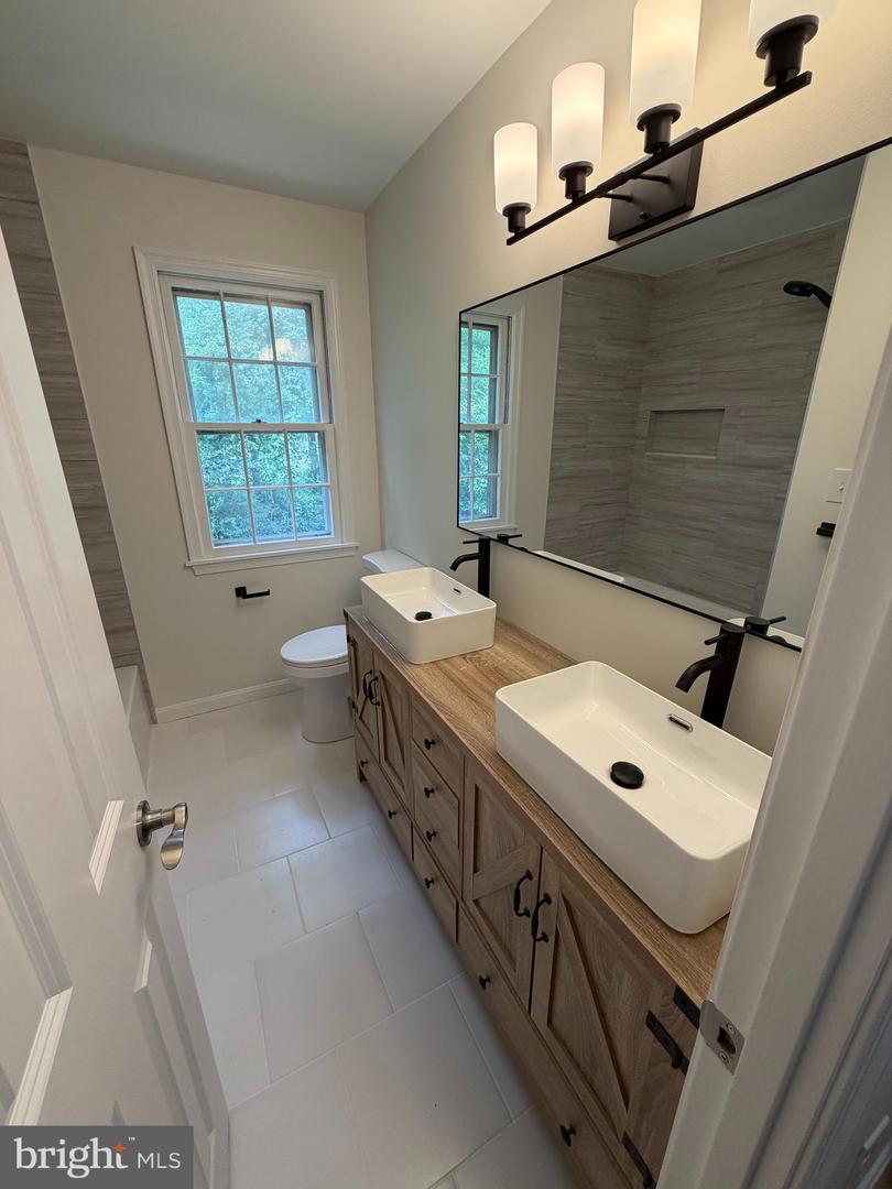 2429 Parallel Ln Property Photo 19