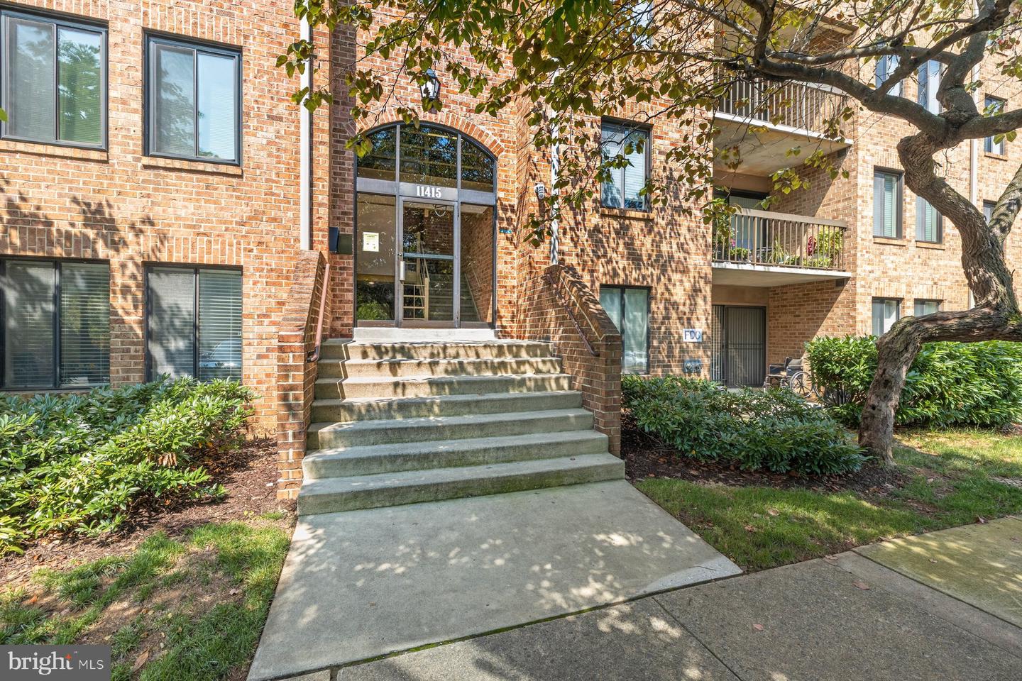 11415 COMMONWEALTH DR #204