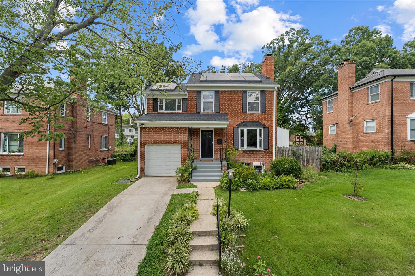 1208 Jackson Ave Property Photo 1