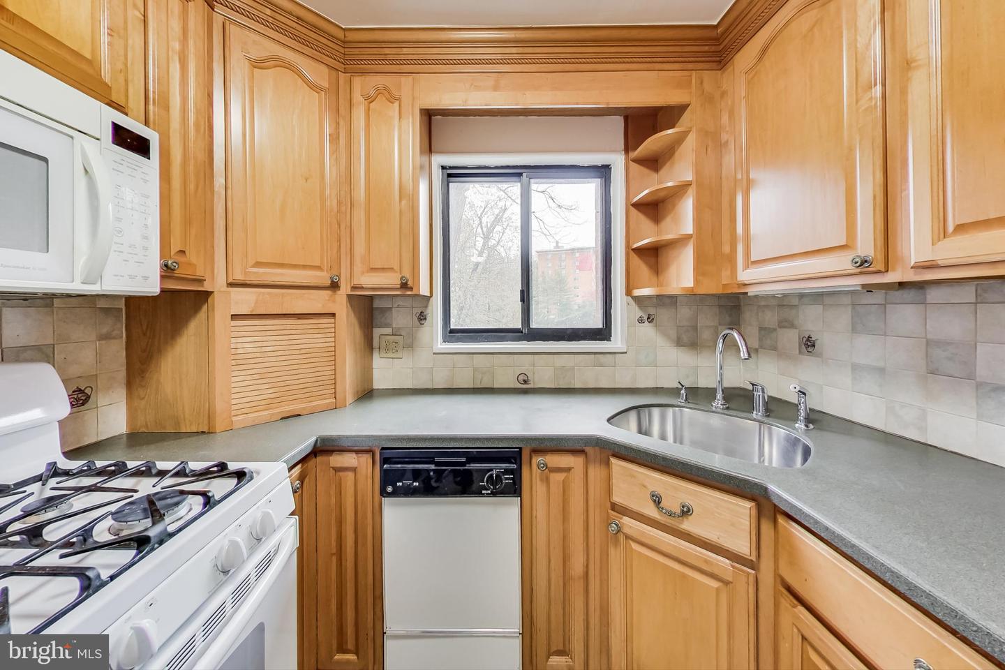 7611 Maple Ave #202 Property Photo 1
