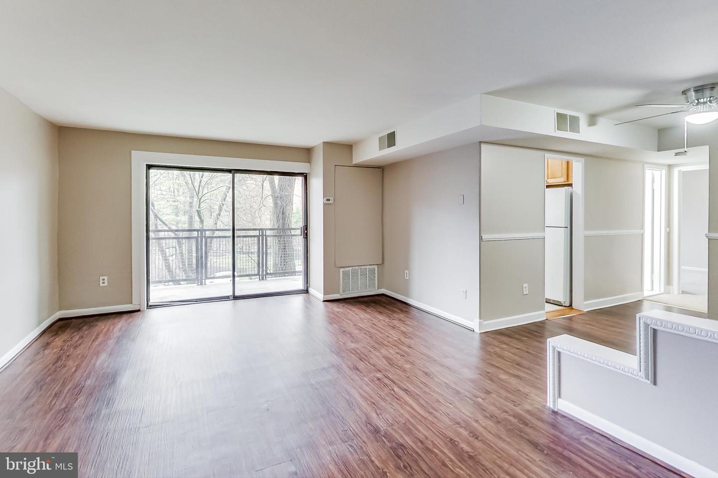 7611 Maple Ave #202 Property Photo 4