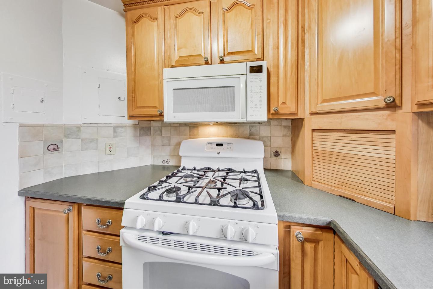 7611 Maple Ave #202 Property Photo 5
