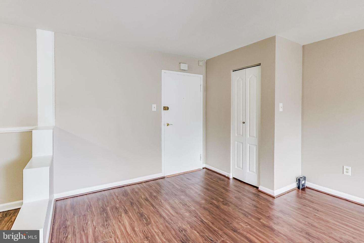 7611 Maple Ave #202 Property Photo 6
