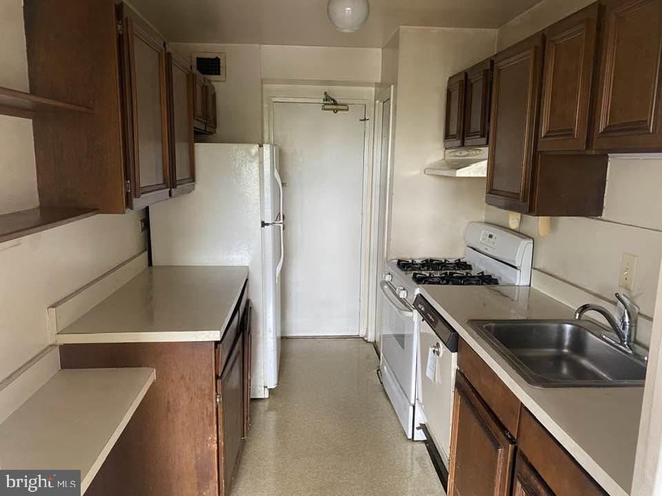 1900 Lyttonsville Rd #914 Property Photo 7