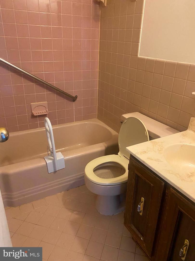 1900 Lyttonsville Rd #914 Property Photo 9