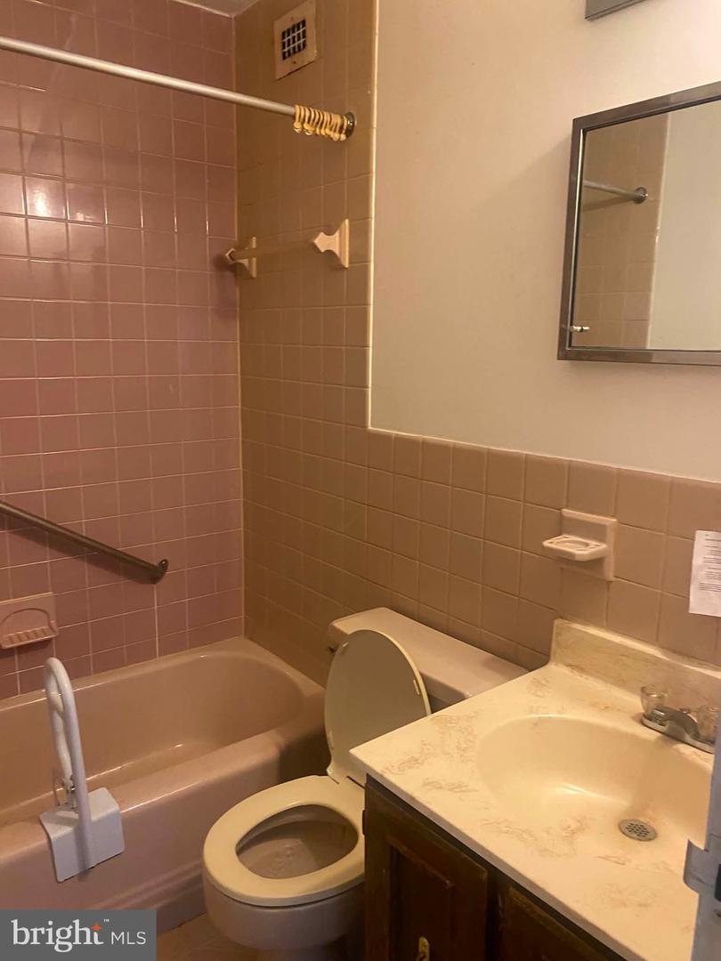 1900 Lyttonsville Rd #914 Property Photo 10