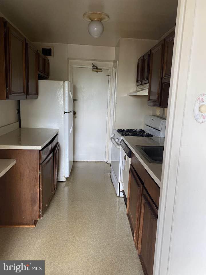 1900 Lyttonsville Rd #914 Property Photo 12