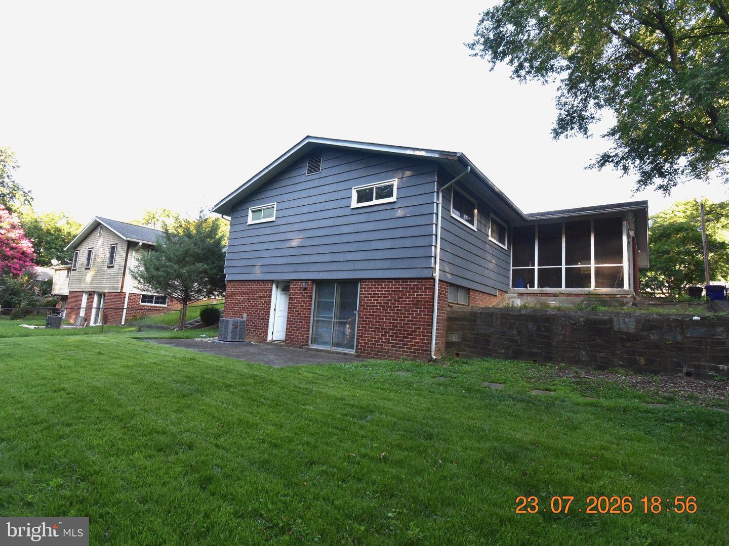 716 Whitaker Ter Property Photo 3