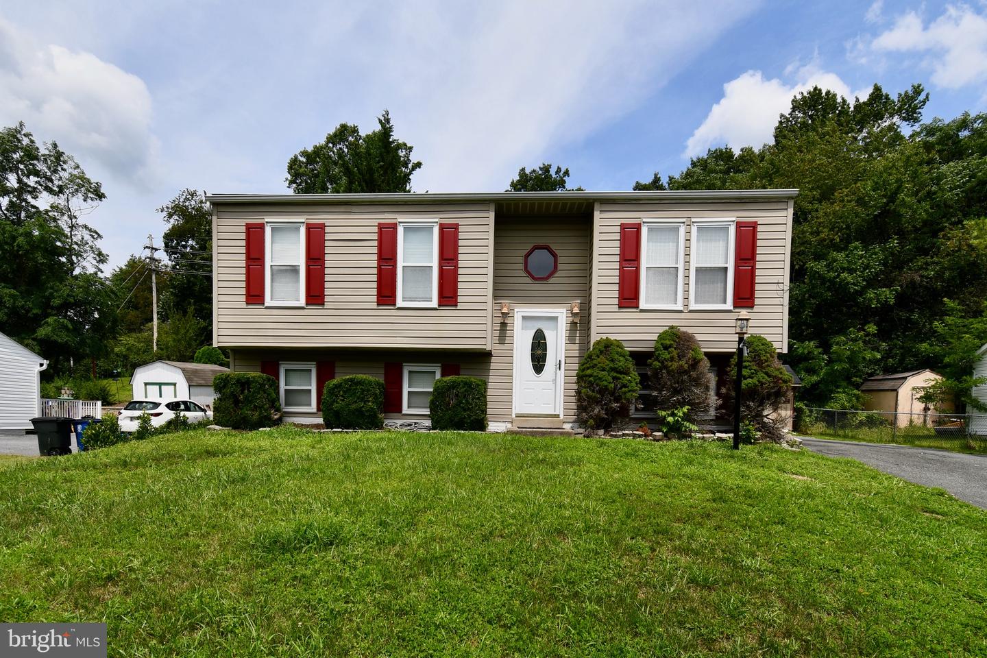 25253 Conrad Ct Property Photo 2