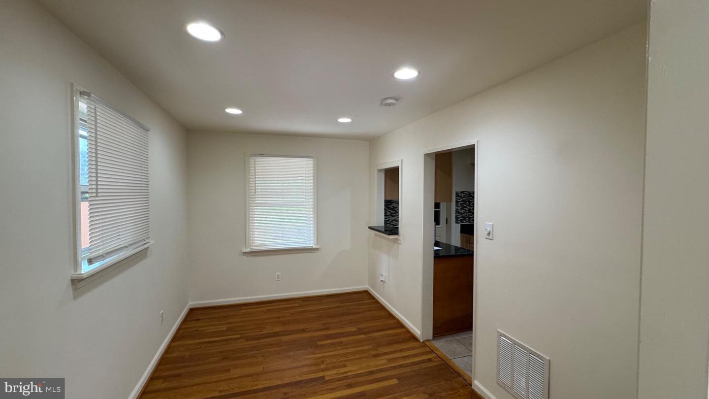 3204 Henderson Ave Property Photo 5