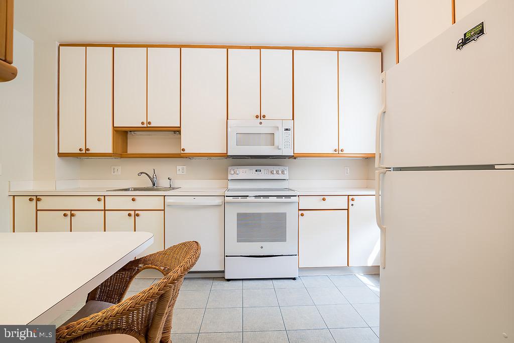 3500 Hamlet Pl #702 Property Photo 6