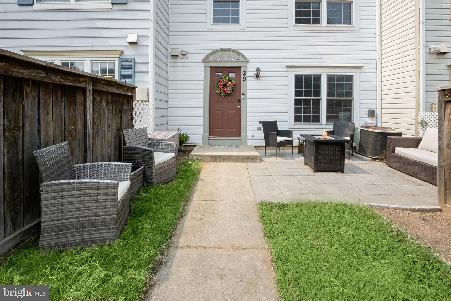 29 Highstream Ct #1027 Property Photo 3