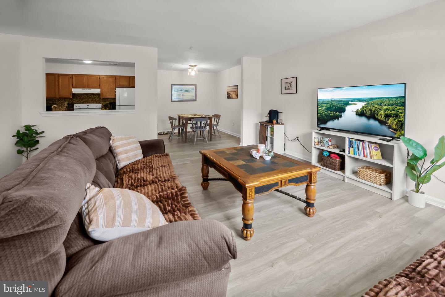 29 Highstream Ct #1027 Property Photo 6