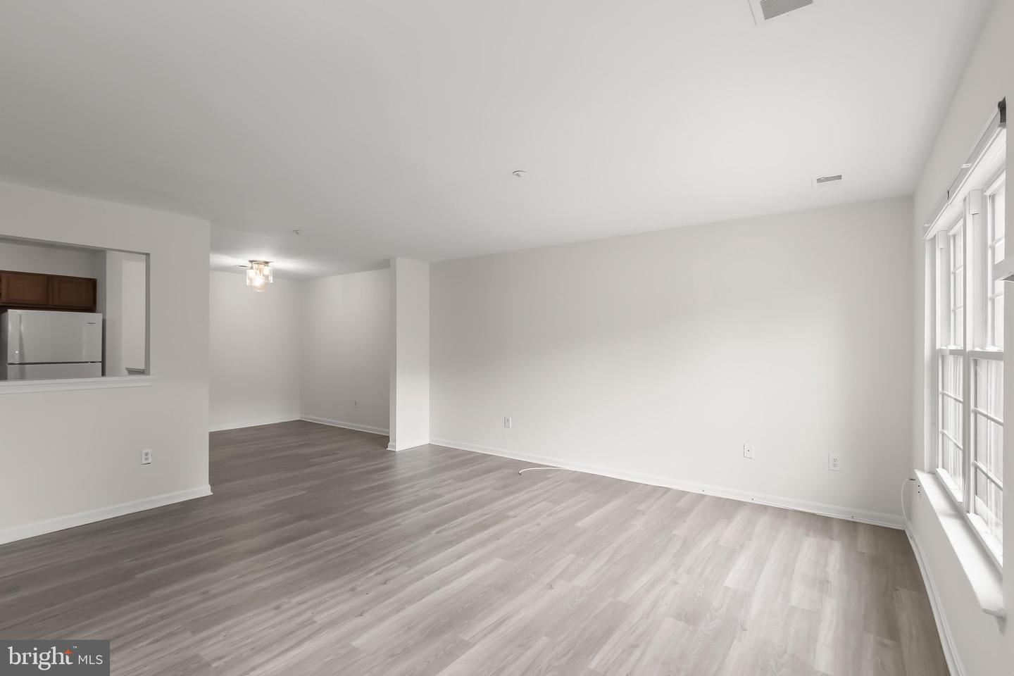 29 Highstream Ct #1027 Property Photo 6
