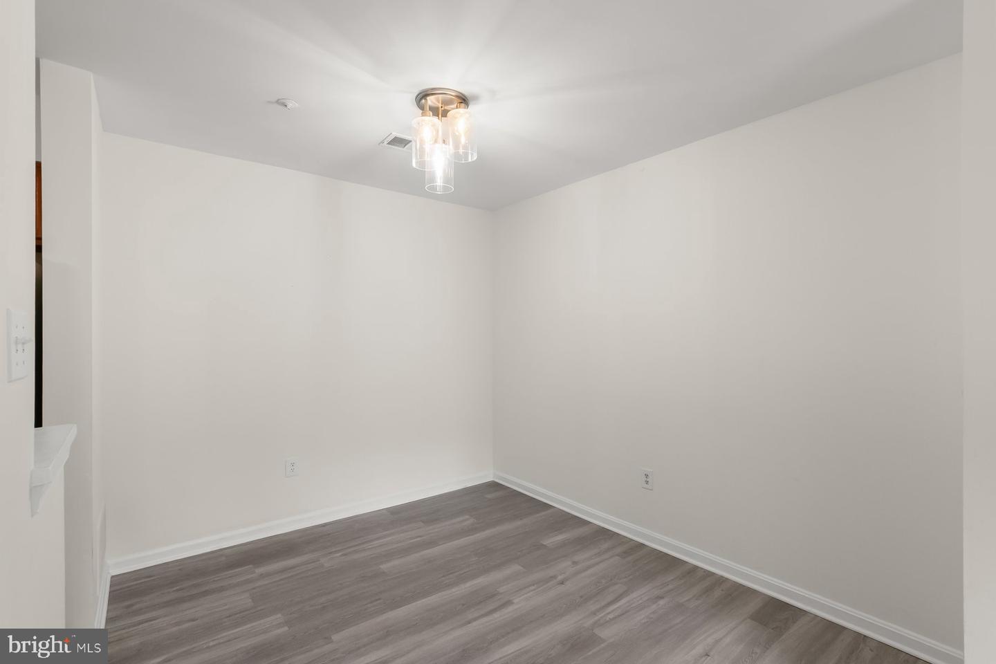 29 Highstream Ct #1027 Property Photo 10