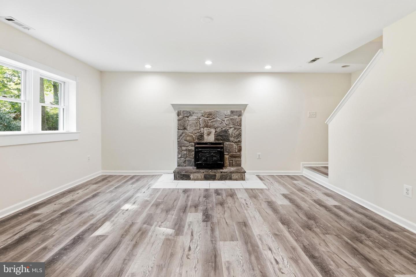 12820 Maple St Property Photo 6