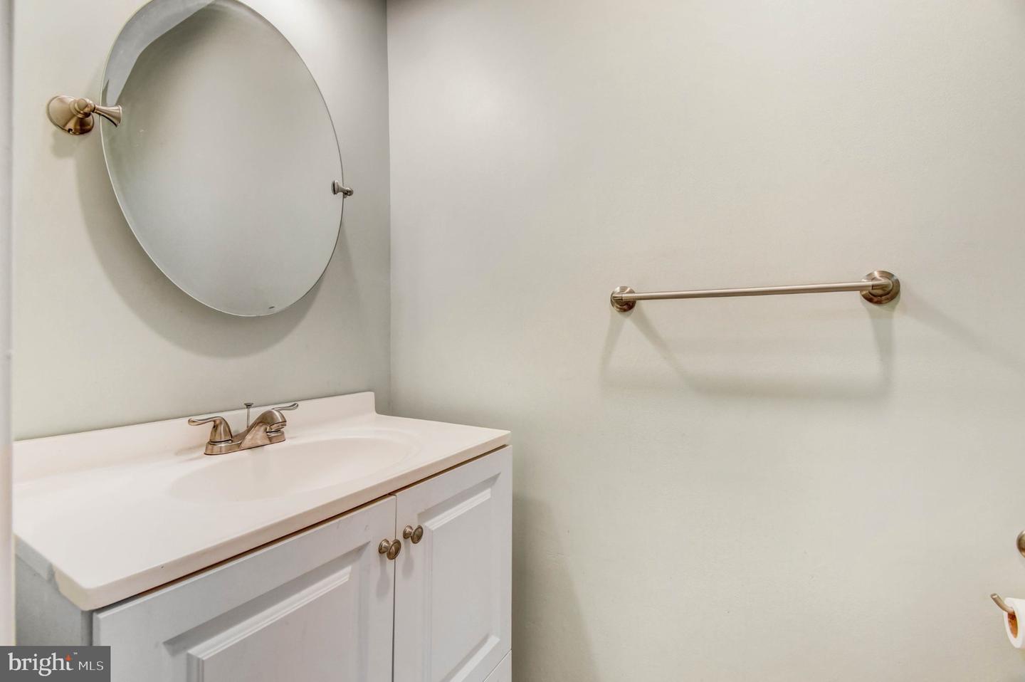 919 Playford Ln Property Photo 14