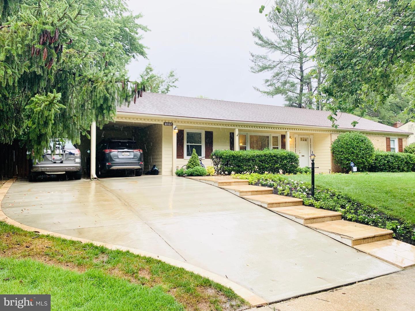 8507 VICTORY LN Property Photo 1