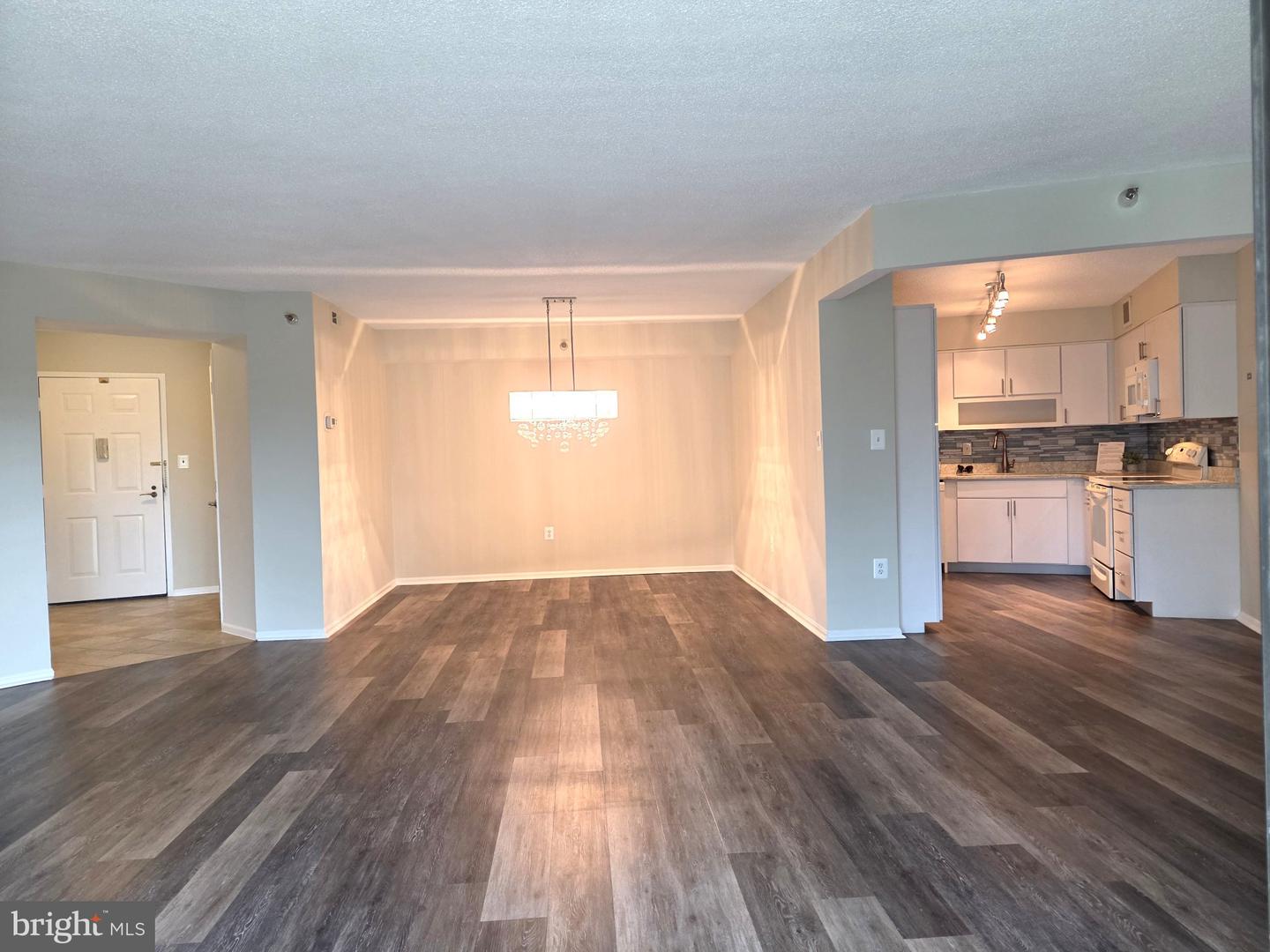 15107 Interlachen Dr #2-517 Property Photo 4