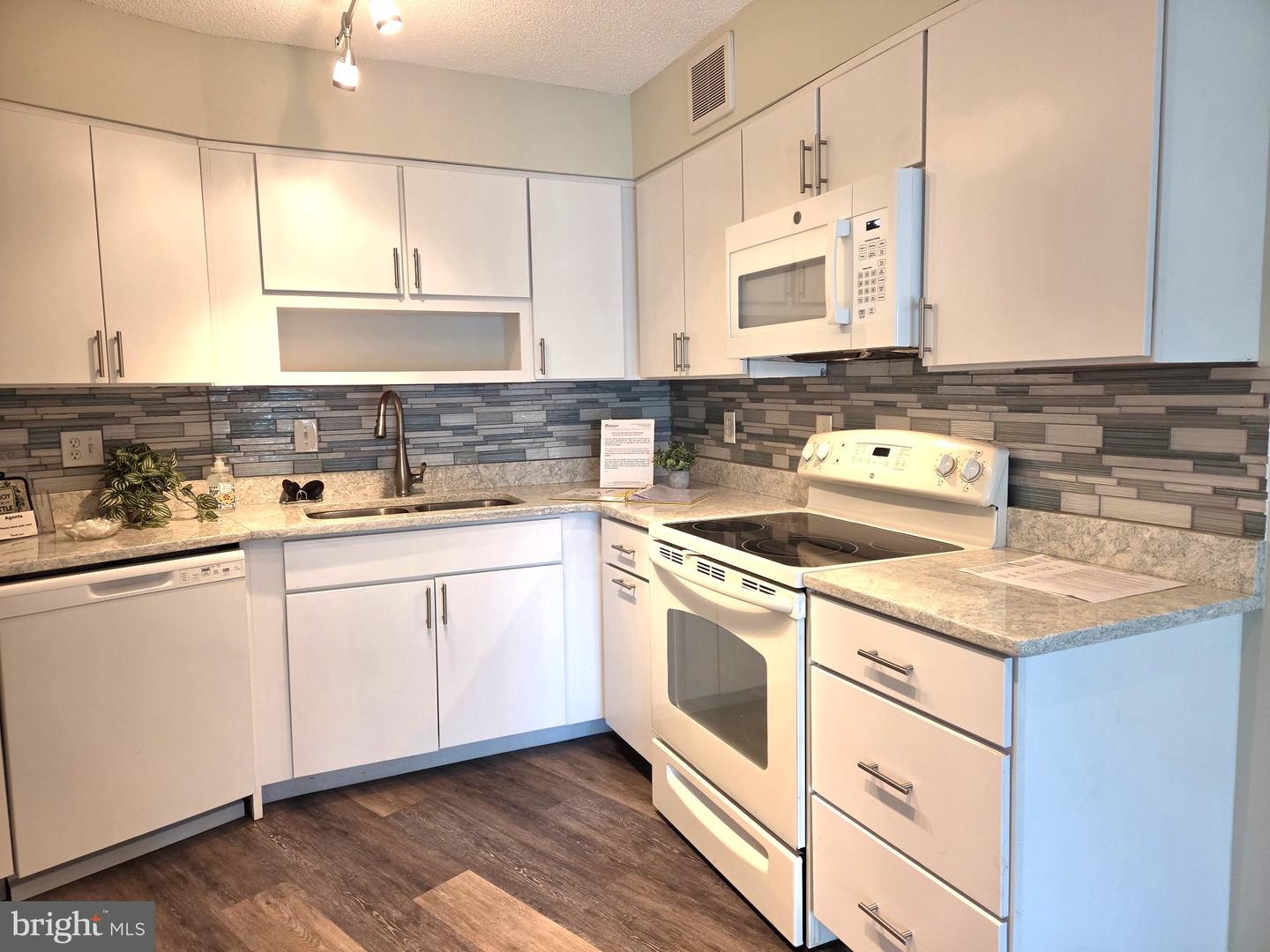 15107 Interlachen Dr #2-517 Property Photo 8