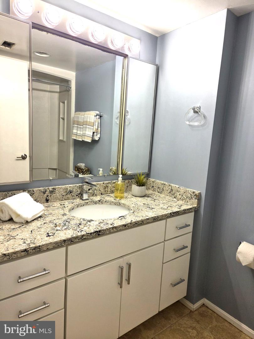15107 Interlachen Dr #2-517 Property Photo 22