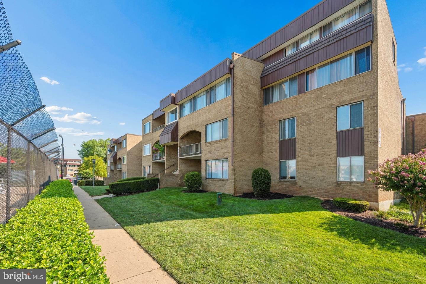 412 Girard St #204 Property Photo 1